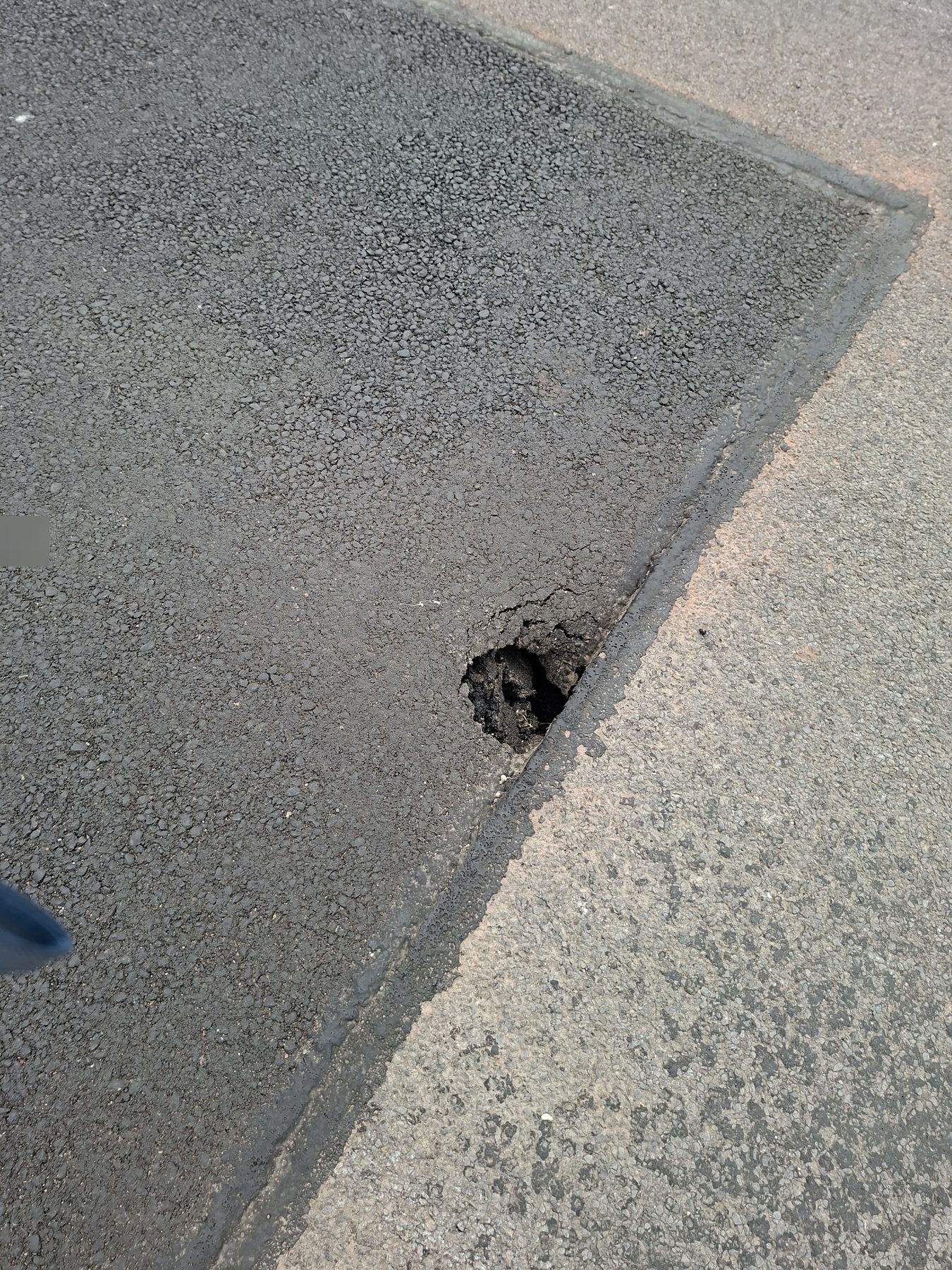 Pothole reported at Elizabeth Street